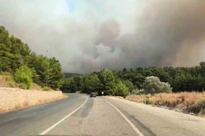 Seydikemer yangınında dumanlar gökyüzünü kapladı