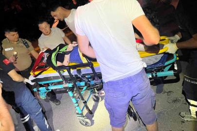Sındırgı’da otomobil kanala uçtu: 2 yaralı