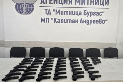Sınır kapısında incir yüklü tırda 45 adet silah ele geçirildi
