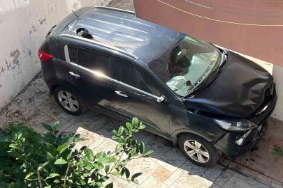Sinop’ta otomobil apartman boşluğuna düştü