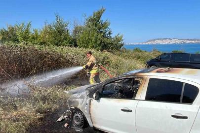 Sinop’ta otomobil yandı, otluk alanı tutuşturdu