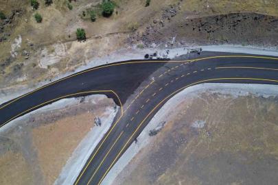 Şirvan’da 15 köyün kullandığı grup yolunda asfalt çalışmaları tamamlandı