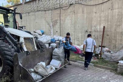 Siteyi karton yığınına çevirdiler, temizlik sırasında tepki gösterdiler