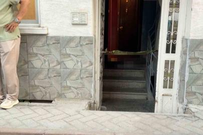 Sokakta düşen yaşlı adam evinin kapısında hayatını kaybetti