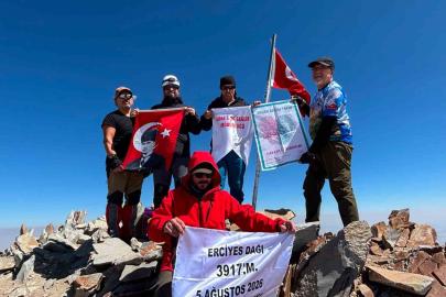 Söke’nin sağlık kahramanları Erciyes’in zirvesinden organ bağışı çağrısı yaptı