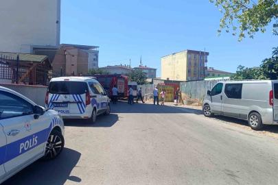 Sultanbeyli’de çatıyı kaldırmaya çalışan 2 işçi altında kaldı: 1’i ağır yaralı