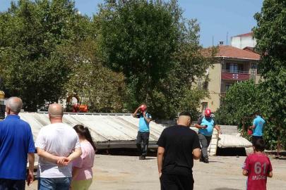 Sultanbeyli’de çelik çatı işçilerin üzerine çöktü: 1’i ağır 2 yaralı