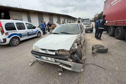SUV ile otomobil çarpıştı: Kaza anı güvenlik kamerasına yansıdı