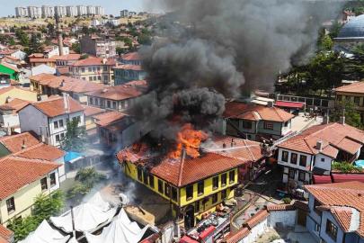 Tarihi Odunpazarı Evleri bölgesinde korkutan yangın: 2 kişi dumandan etkilendi