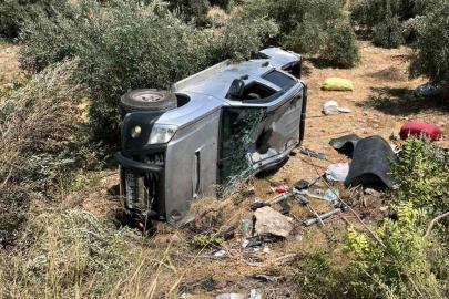 Tarsus’ta pikap şarampole yuvarlandı: Baba ve oğlu yaralandı