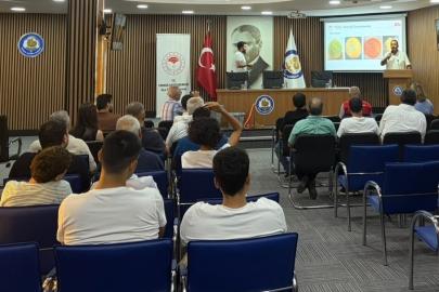 Tarsus’ta turunçgil üreticilerine doğru hasat eğitimi