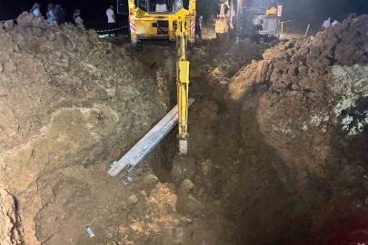 Toprak altında kalan baba oğul kurtarıldı