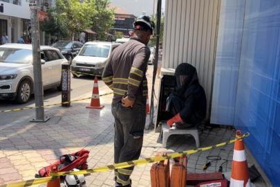 Trafoda yangın çıktı, vatandaşlar ATM’den para çekmeye devam etti