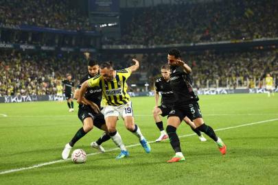 Trendyol Süper Lig: Fenerbahçe: 1 - Konyaspor: 1 (Maç devam ediyor)