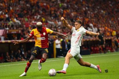 Trendyol Süper Lig: Galatasaray: 1 - Göztepe: 1 (İlk yarı)
