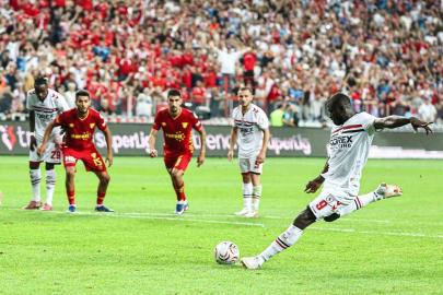 Trendyol Süper Lig: Samsunspor: 3 - Göztepe: 3 (Maç sonucu)