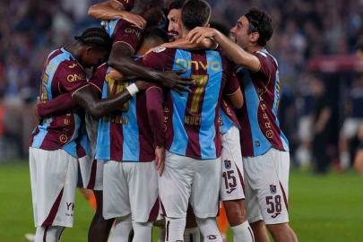 Trendyol Süper Lig: Trabzonspor: 1 - RAMS Başakşehir: 1 (İlk yarı)
