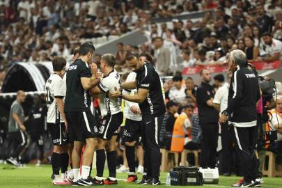 Trossard sakatlandı, oyuna devam edemedi