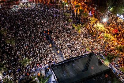 Turgutlu’da binlerce kişi Ece Mumay’la coştu