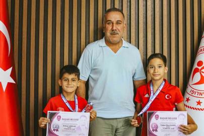 Türkiye derecesi yapan minik güreşçiler milli takım kampına gidiyor