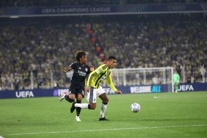 UEFA Şampiyonlar Ligi: Fenerbahçe: 0 - Olympique Lyon: 1 (İlk yarı)
