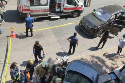 Ümraniye’de cip ile otomobil çarpıştı: 2’si çocuk 4 yaralı