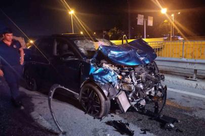 Ümraniye’de hafif ticari araç ile otomobil çarpıştı: 4’ü ağır, 6 yaralı