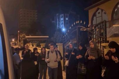 Umre ödüllü yarışmayı kazanan 6 öğrenci kutsal topraklara uğurlandı