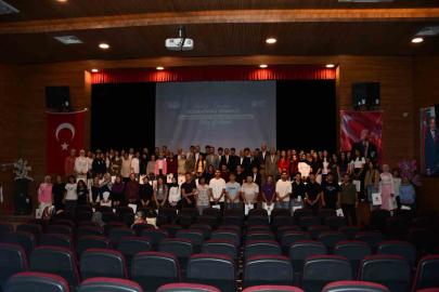 Üniversiteyi kazanan öğrenciler için uğurlama