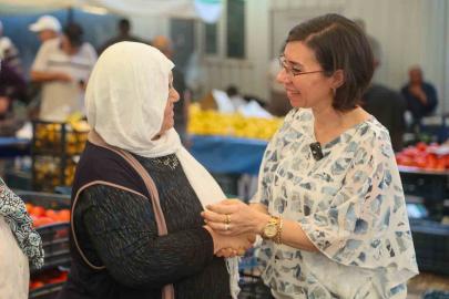 Uşak Belediye Başkan Vekili Terekeci Özkan, Şekerevleri Pazarı’nda esnaf ve vatandaşlarla buluştu