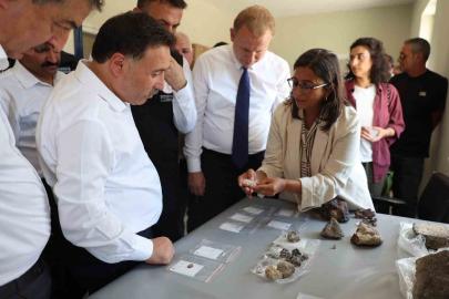 Vali Çiçek, Eğriköy Höyük Kazı Alanı’nı ziyaret etti