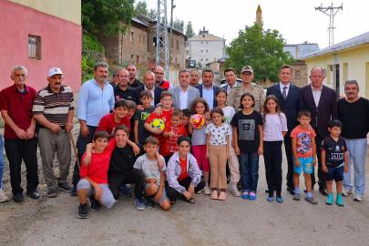 Vali Eldivan, yangınzedeleri yalnız bırakmadı