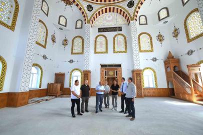 Vali Ustaoğlu Edremit’te yapımı süren cami inşaatını inceledi