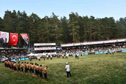 Vezirköprü’de Geleneksel Kunduz Yağlı Güreşleri gerçekleştirildi