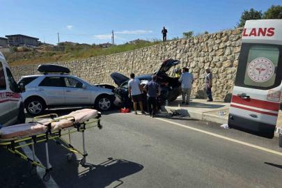 Yalova’da 2 otomobil çarpıştı: 4 yaralı