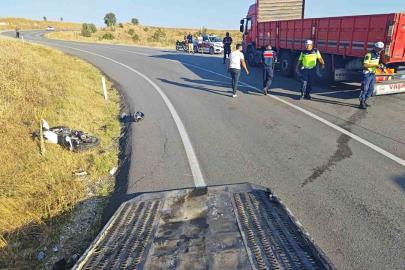 Yalvaç’ta kamyonla çarpışan motosikletli, kaskı sayesinde kazayı ağır yaralanmadan atlattı