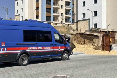 Yokuşta devrilen traktörün sürücüsü yaralandı