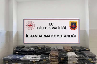 Yolcu otobüsünde 750 bin liralık kaçak giyim ele geçirildi