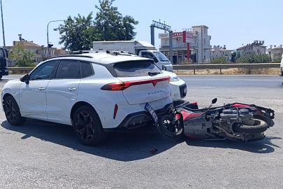 Yolda aniden duran araca motosiklet çarptı