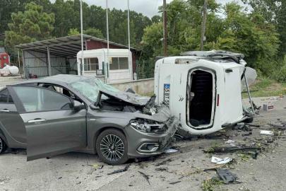 Yoldan çıkan araç havalanarak otomobilin üzerine düştü: 4 yaralı