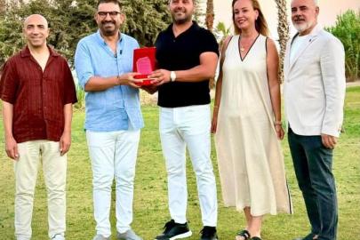 Yüksek lisans tezini plajda hayata geçiren çevreci işletmeciye ödül