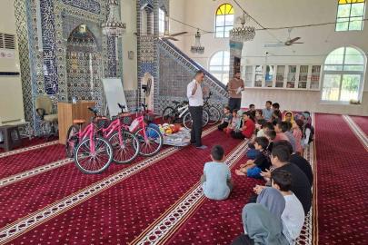 Yumurtalık’da Kur’an kursunu tamamlayan öğrencilere hediye