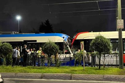 Zeytinburnu’nda iki tramvay çarpıştı: 9 yaralı