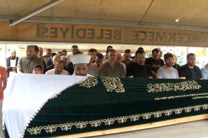 Zeytinburnu’ndaki İETT otobüs kazasında hayatını kaybeden kadın son yolculuğuna uğurlandı