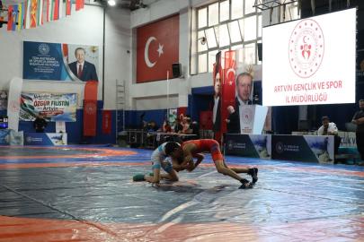 20 Ülkeden 140 sporcu, Artvin’de minderde