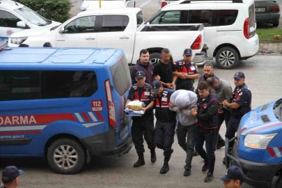 73 yaşındaki adama "kargo" yalanıyla 17 milyonluk senet imzalatmaya 4 gözaltı
