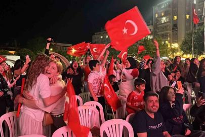 A Milli Kadın Voleybol Takımı’nın Avrupa şampiyonluğu Çorum’da coşkuyla kutlandı