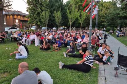 A Milli Kadın Voleybol Takımı’nın, Avrupa şampiyonluğu Düzce’de meydanda izlendi