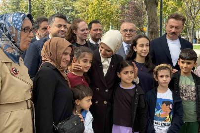 Aile ve Sosyal Hizmetler Bakanı Göktaş, "Türkiye Yüzyılı Buluşmaları" kapsamında esnaf ve vatandaşlarla bir araya geldi