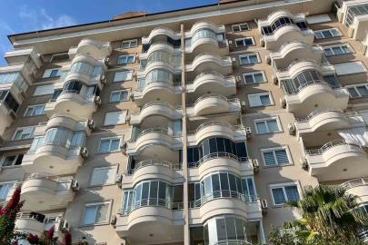 Alanya’da daireden gelen duman ekipleri alarma geçirdi